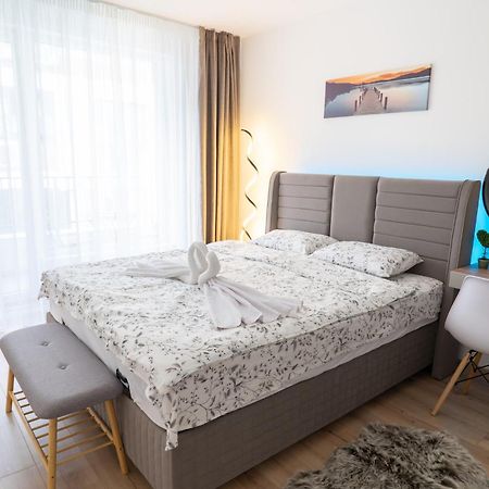 וארנה New Modern & Cozy Apartment With Free Parking מראה חיצוני תמונה