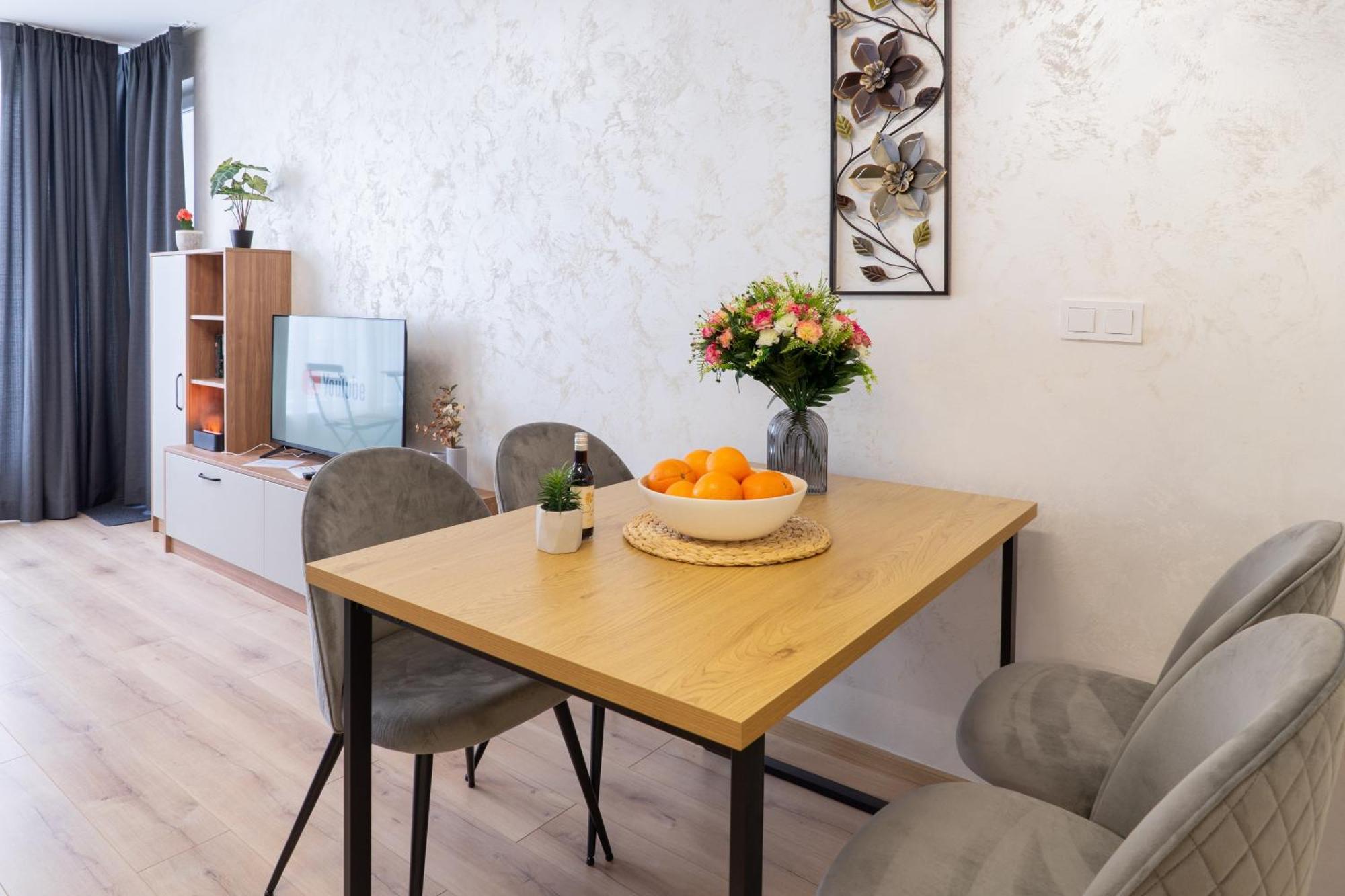 וארנה New Modern & Cozy Apartment With Free Parking מראה חיצוני תמונה